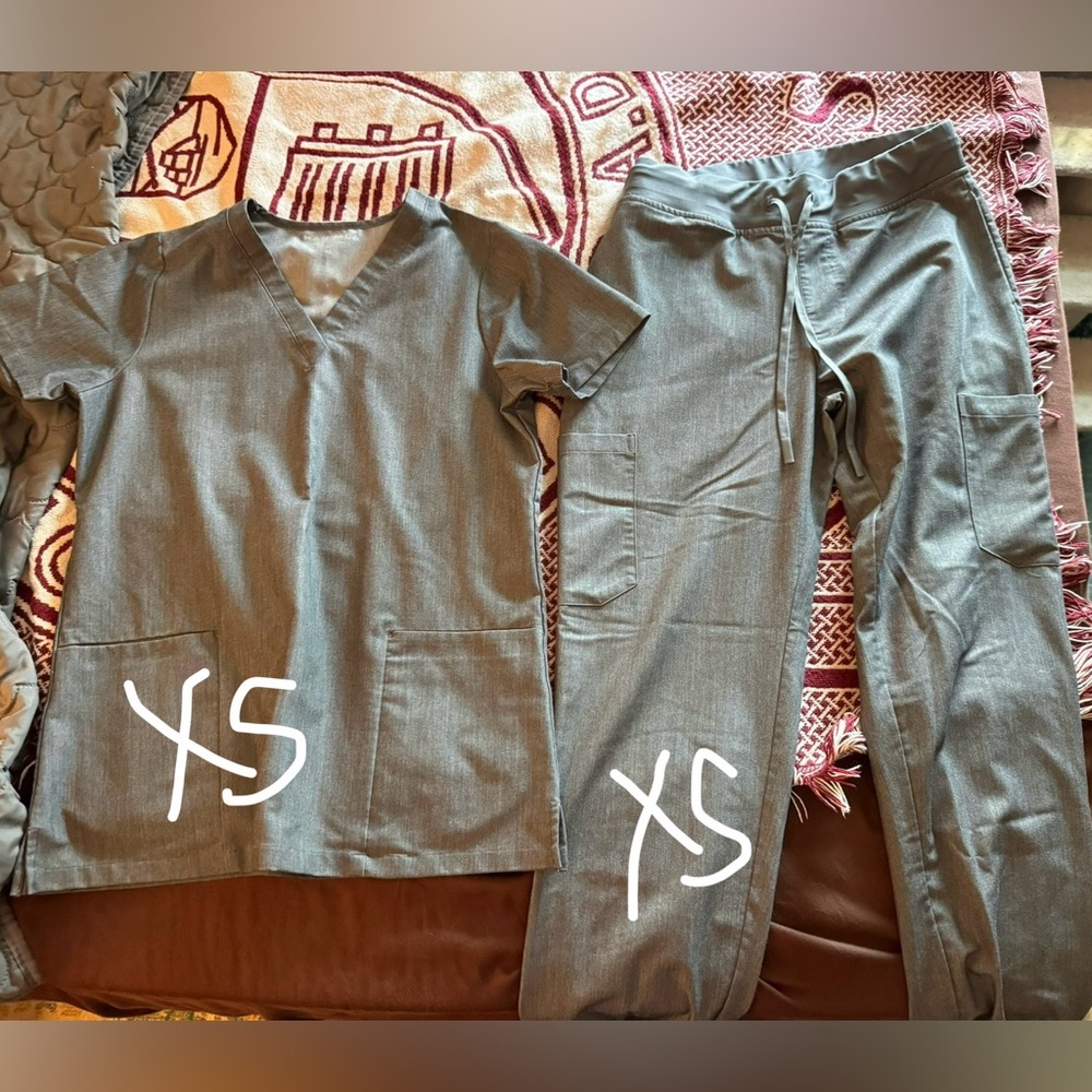 Mandala scrubs heather grey jogger pant, XS top and bottom